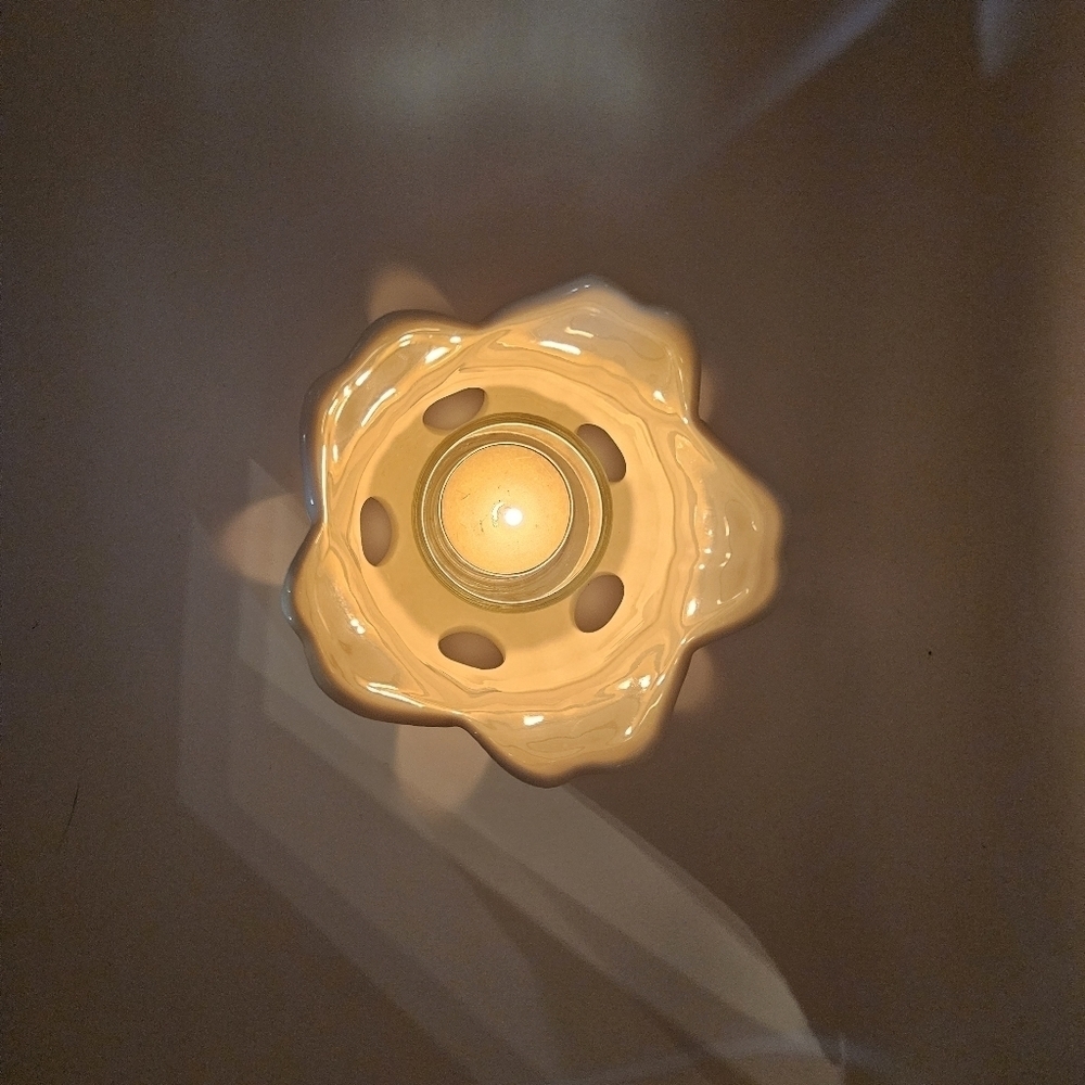 Partylite Tulip Votive or Tealight Holder - Picture 3 of 8